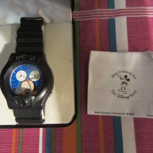 VINTAGE (COLLECTIABLE) MICKEY MOUSE WATCH WITH BLACK CASE